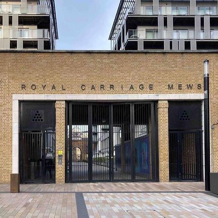 Stylish 1-Bed Flat With Sofa-Bed In London Apartment Exterior photo