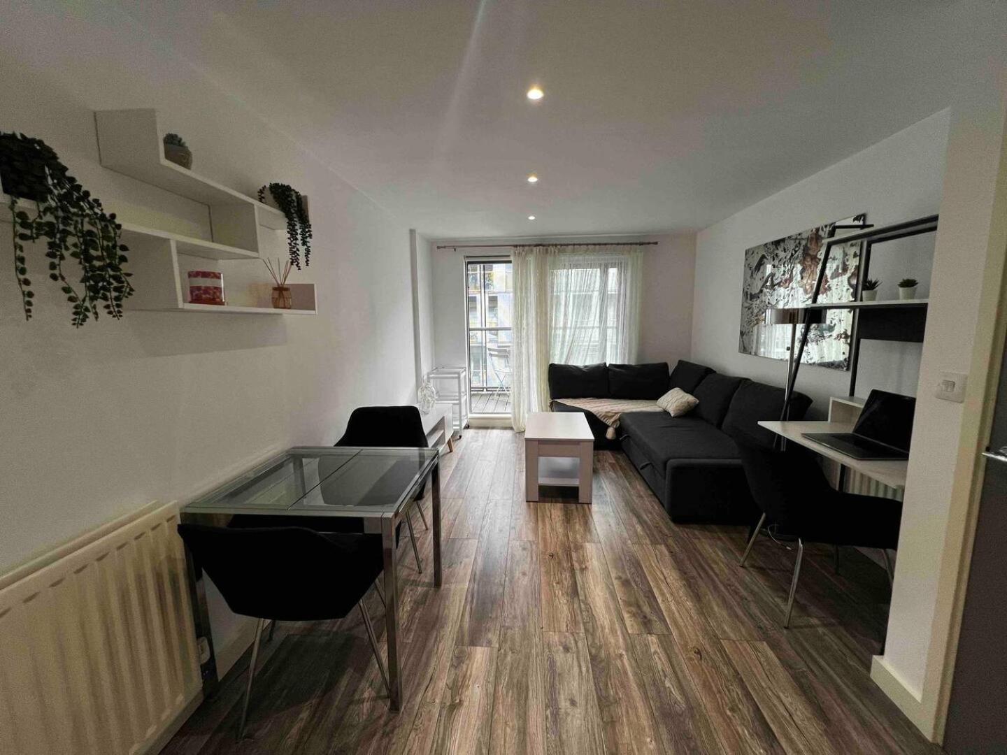 Stylish 1-Bed Flat With Sofa-Bed In London Apartment Exterior photo